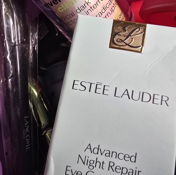 Estee Lauder 7lb large mystery makeup bag - Picture 2 of 7